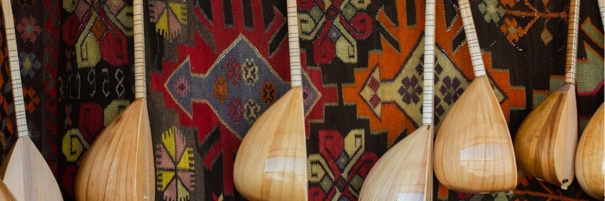 Aşık Atışmaları: Türk Halk Müziğinde Bir Rekabet Sanatı